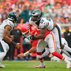 Three-time Pro Bowl DE announces shock retirement at 33