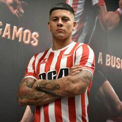 Marcos Rojo fue grabado rompiendo la cuarentena para jugar al paddle con amigos