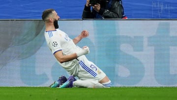 MADRID, SPAIN - MARCH 09: Karim Benzema of Real Madrid celebrates their sides second goal during the UEFA Champions League Round Of Sixteen Leg Two match between Real Madrid and Paris Saint-Germain at Estadio Santiago Bernabeu on March 09, 2022 in Madrid,