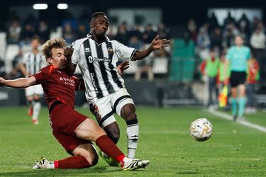 Chacón alarga la frenada del Castellón