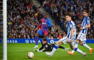 Ousmane Dembélé y Alejandro Remiro.