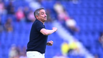 Antonio Contreras head coach of Guadalajara during the Semi-Finals second leg match between America and Guadalajara as part of the Torneo Clausura 2025, Liga MX Femenil at Ciudad de los Deportes Stadium on May 04, 2025 in Mexico City, Mexico.