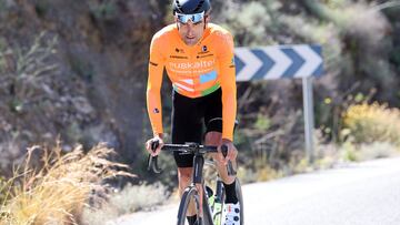 11/04/24 REPORTAJE SUBIDA AL PUERTO DE YUNQUERA EN MALAGA CON EL CICLISTA LUIS ANGEL MATE