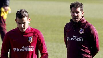 Simeone, junto a Lucas en el entrenamiento.