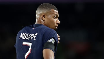 (FILES) Paris Saint-Germain's French forward #07 Kylian Mbappe looks on during the French L1 football match between Paris Saint-Germain (PSG) and OGC Nice at The Parc des Princes Stadium in Paris on September 15, 2023. Kylian Mbappe has signed for Real Madrid, according to the club, AFP reports on June 3, 2024. (Photo by FRANCK FIFE / AFP)