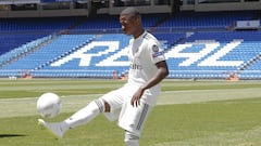 Vinicius, en su presentaci&oacute;n con el Real Madrid.