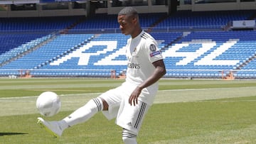 Vinicius, en su presentaci&oacute;n con el Real Madrid.