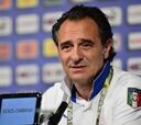 Prandelli: "Tenemos que jugar sin miedo y sin complejos"