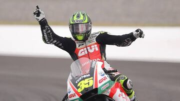 Cal Crutchlow celebra su victoria en Termas de R&iacute;o Hondo.