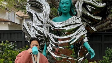 Mark Zuckerberg manda a hacer estatua de su esposa y se hace viral