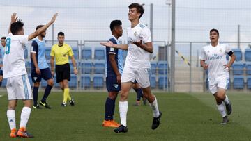 Pedro Ruiz celebrando un gol con el Juvenil