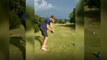 ¿Imitando a Niemann? Jarry mostró sus dotes para el golf