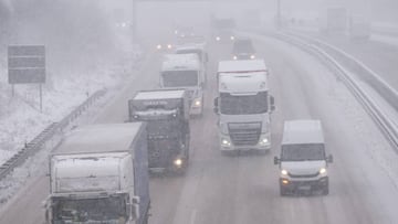 Adiós a los adelantamientos en carretera tal y como los conocemos: las nuevas normas de la DGT