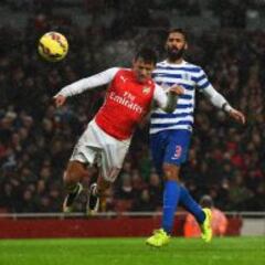 Las hizo todas: Alexis habilitó, anotó y falló penal ante QPR