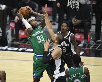 Willie Cauley-Stein entró desde la banca y jugó 18 minutos. Encestó 9 puntos y atrapó seis tablas, además de realizar un bloqueo.