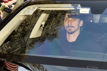 Ibrahimovic arrives at the clinic La Madonnina.