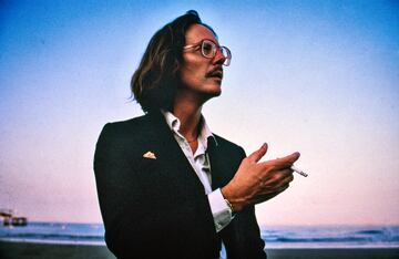 "Por un trabajo influyente que con ingenio lingüístico ha explorado la periferia y la especificidad de la experiencia humana".