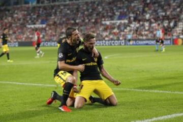 Saúl Ñíguez y Gabi  celebrando el gol 0-1