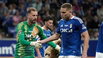 23/04/25 PARTIDO SEGUNDA DIVISION
REAL OVIEDO - RACING DE FERROL
ALEMAO FELICITA A AARON TRAS UNA PARADA