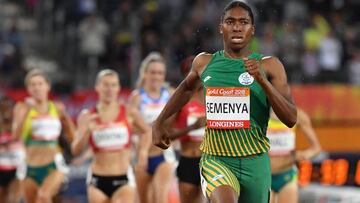 Caster Semenya compite durante la final de 1.500 metros de los Juegos de la Commonwealth 2018 en Gold Coast.
