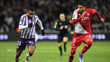 Toulouse's Venezuelan midfielder #24 Cristian Casseres Junior fights for the ball with Monaco's Chilean defender #03 Guillermo Maripan during the French L1 football match between Toulouse FC and Monaco AS at the TFC Stadium in Toulouse, southwestern France, on December 20, 2023. (Photo by Valentine CHAPUIS / AFP)