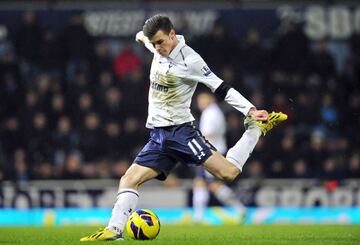 Gareth Bale fichó por el Tottenham Hotspur el 25 de mayo de 2007, firmando un contrato por cuatro años, el Tottenham pagó £7 millones al Southampton más una serie de incentivos por los cuales el traspaso podría alcanzar la cifra de £10 millones de libras.