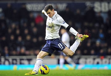 Gareth Bale fichó por el Tottenham Hotspur el 25 de mayo de 2007, firmando un contrato por cuatro años, el Tottenham pagó £7 millones al Southampton más una serie de incentivos por los cuales el traspaso podría alcanzar la cifra de £10 millones de libras.