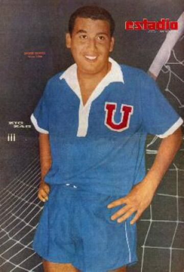 Gran goleador de Universidad de Chile y la Roja en la década de 1960.