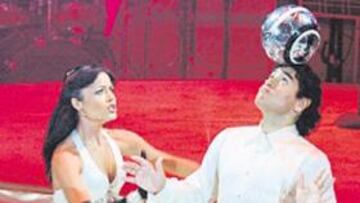 <b>MEDIÁTICO. </b>Fútbol y espectáculo, las grandes aficiones de Maradona.