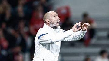 Marseille's Croatian head coach Igor Tudor gestures during the French L1 football match between Lille LOSC and Olympique Marseille (OM) at the Pierre-Mauroy stadium in Villeneuve-d'Ascq, northern France, on May 20, 2023. (Photo by Sameer Al-DOUMY / AFP)