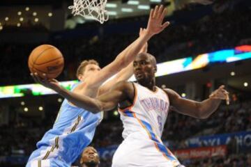 Serge Ibaka y Timofey Mozgov.