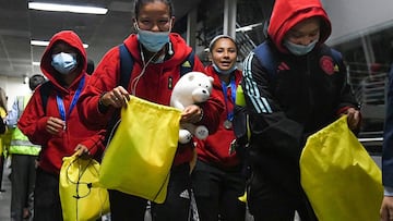 Selección Colombia Femenina Sub 17 en su llegada a Bogotá