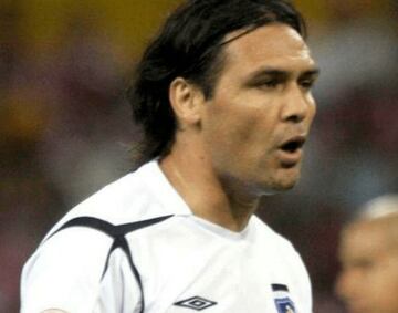 El defensa paraguayo se retiró en Colo Colo en 2006, luego de una brillante campaña en Argentina y España. Jugó dos Copas del Mundo en 1998 y 2002.