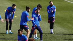 Los jugadores del Atl&eacute;tico, durante el entrenamiento de hoy. 