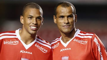 El campeón del mundo en 2002 volvió a las canchas para jugar con su hijo e incluso marcar en el encuentro del Mogi Mirim de la segunda división del Brasileirao.