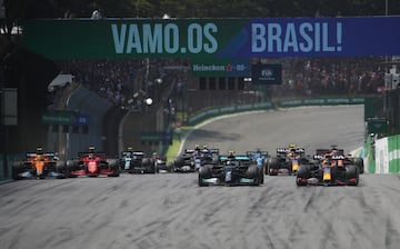 El momento de la salida de la carrera en el Autódromo José Carlos Pace de Sao Paulo. 