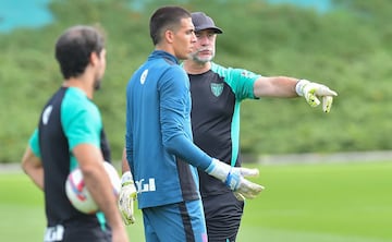 Iru, preparador de porteros del Athletic y ex compañero de Valencia en el filial. 