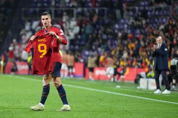 Ferran Torres celebró el 2-1 contra Georgia mostrando la camiseta de Gavi, lesionado en ese partido.