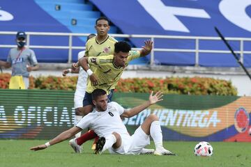 Colombia cayó goleado ante Uruguay en Barranquilla y tendrá que buscar puntos en su visita a Ecuador en Quito