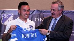 El volante Santiago Montoya junto al presidente de Millonarios Enrique Camacho durante la presentaci&oacute;n de los refuerzos del club para 2018