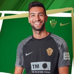 El Elche presenta su tercera equipación con el escudo dorado