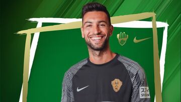 El Elche presenta su tercera equipación con el escudo dorado