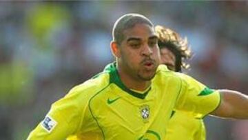 <B>FINALISTA.</B> Los goles de Adriano y Ronaldinho han llevado a Brasil hasta la final.