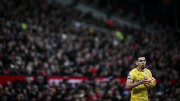 Daniel Muñoz cumple su sueño de jugar en Old Trafford