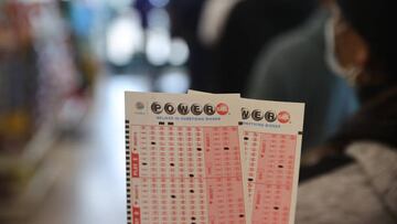 Tras varios sorteos sin ganador, un jugador de Los Angeles, California, le atina al jackpot y se lleva el premio de 2,4 billones de d車lares del Powerball.