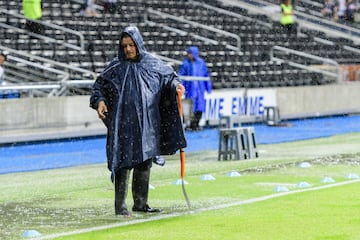 Así lució la cancha de Rayados ante la fuerte lluvia