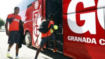 El Arabi, en un entrenamiento del Granada.