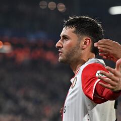 Tottenham incrementa su interés por Santi Giménez