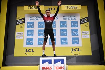 Egan Bernal se convirtió en el tercer colombiano de toda la historia en vestir el Mailot amarillo. Emotivo momento del nacido en Zipaquirá. 