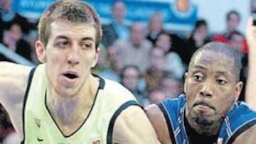 <b>HAZAÑA. </b>Fran Vázquez superó el récord de tapones. Aquí pugna la posición con Bernard Hopkins.